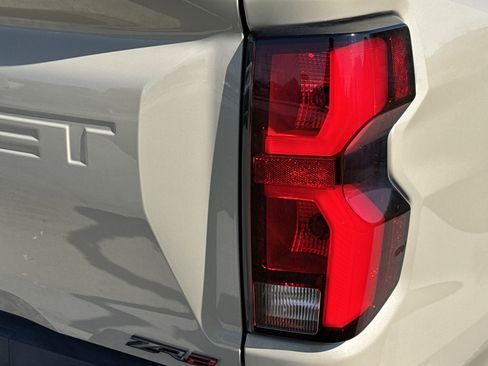 Used 2024 Chevrolet Colorado ZR2 w/ ZR2 Convenience Package III AWD/4WD image 6