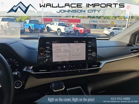 Used 2021 Toyota Sienna XLE image 13