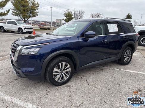 Used 2025 Nissan Pathfinder SL FWD image 15
