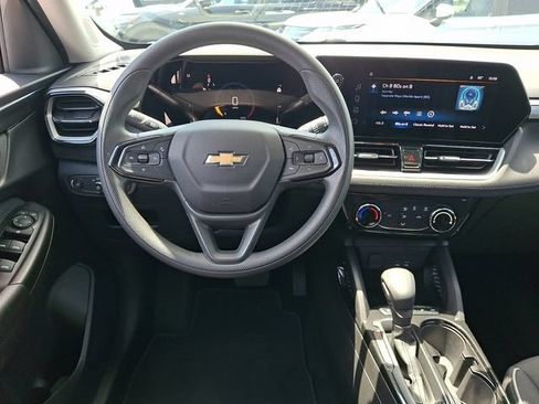 Used 2025 Chevrolet TrailBlazer LT AWD/4WD image 11