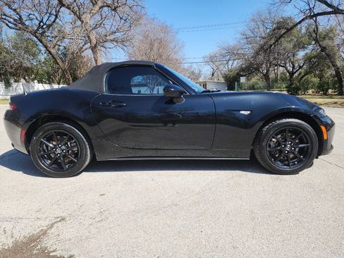 Used 2019 MAZDA MX-5 Miata Sport image 9