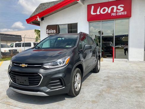 Used 2017 Chevrolet Trax LT w/ LT Convenience Package image 7