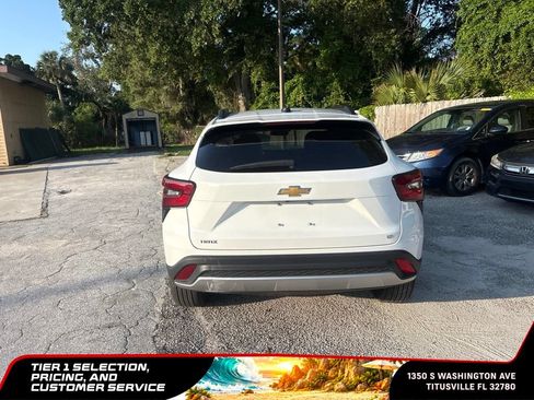 Used 2025 Chevrolet Trax LT w/ LT Convenience Package FWD image 4