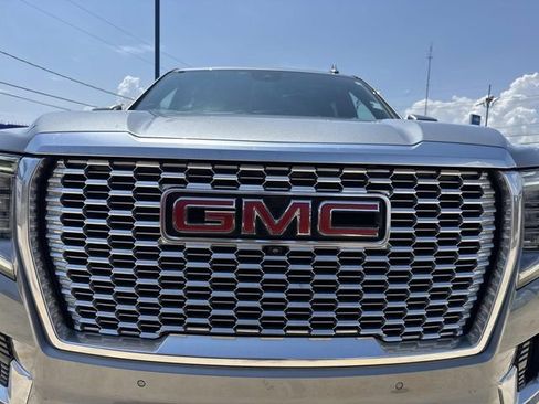 Used 2024 GMC Yukon Denali RWD image 3