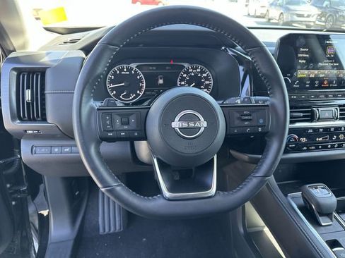Used 2023 Nissan Pathfinder SL AWD/4WD image 13