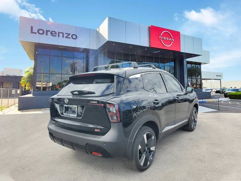 New 2026 Nissan Kicks SR image 4