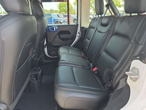 Used 2025 Jeep Wrangler Unlimited Sport AWD/4WD image 11
