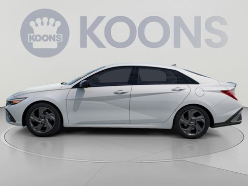 New 2026 Hyundai Elantra SEL Sport FWD image 4