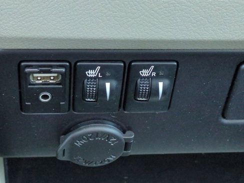 Used 2017 Toyota Sienna XLE FWD image 23