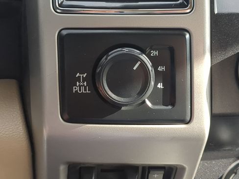 Used 2019 Ford F250 Lariat w/ Chrome Package image 21