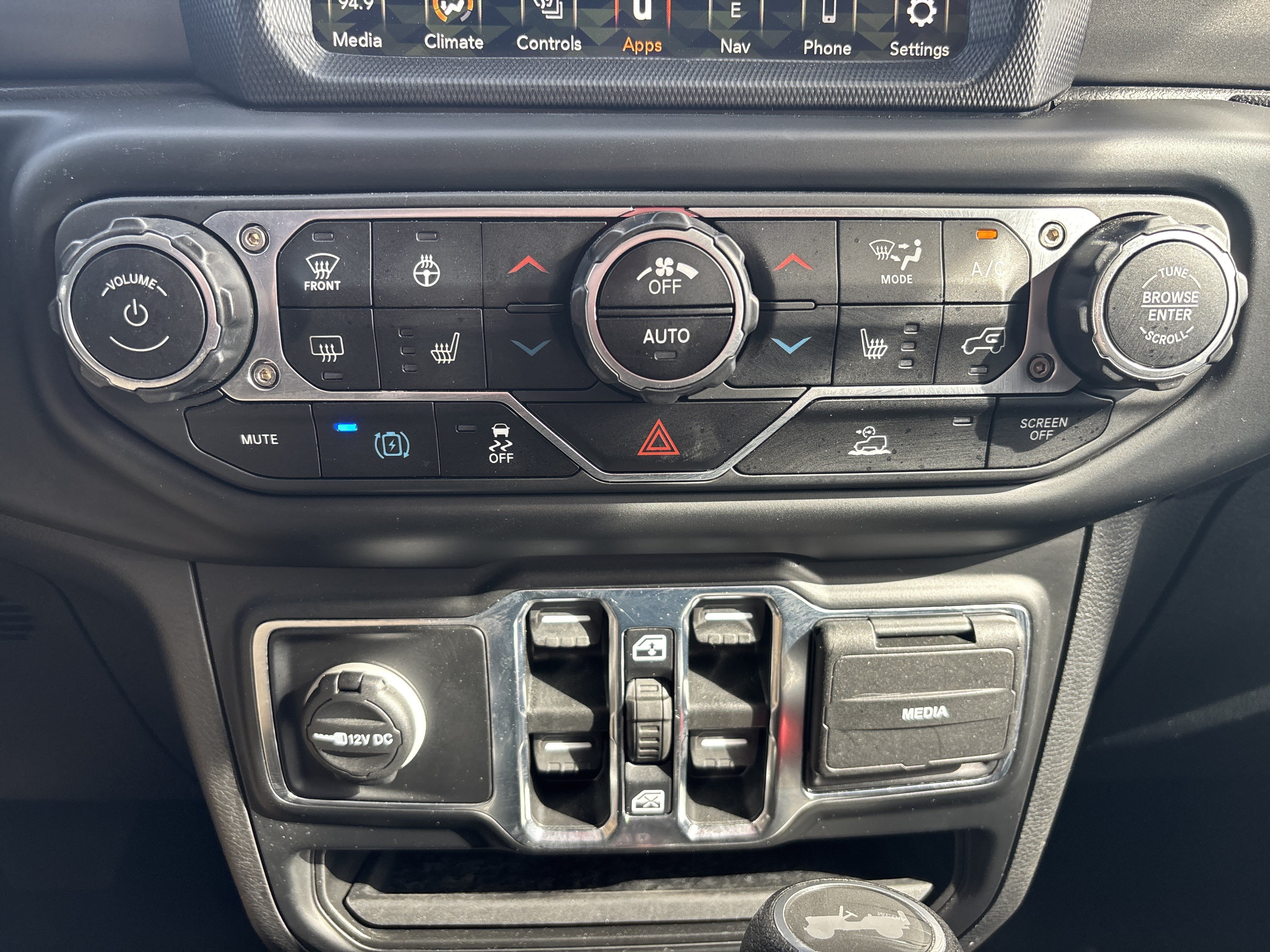 Used 2023 Jeep Wrangler Unlimited w/ Cold Weather Group AWD/4WD image 15