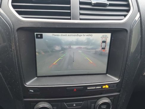 Used 2018 Ford Explorer XLT w/ Equipment Group 202A image 26