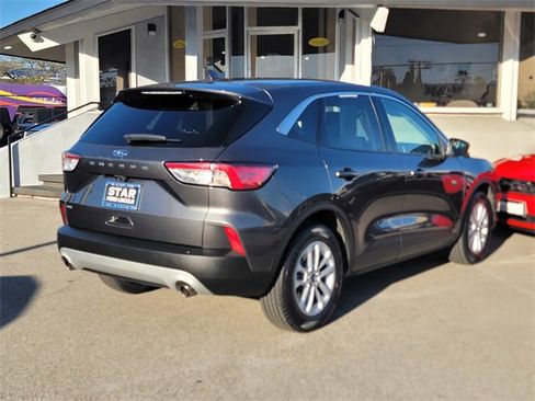 Certified 2020 Ford Escape SE image 4