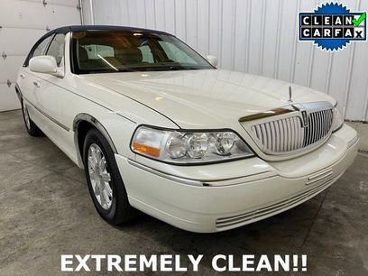 Used 2005 Lincoln Town Car Signature Limited