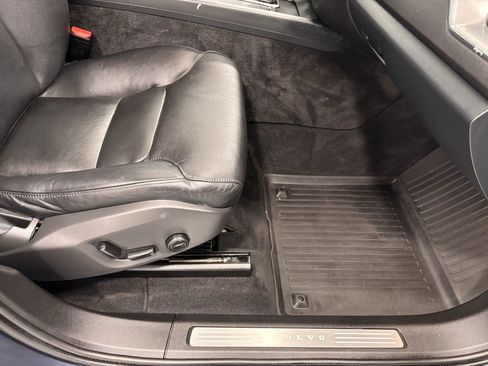 Used 2019 Volvo XC60 T5 Momentum w/ Premium Package image 17