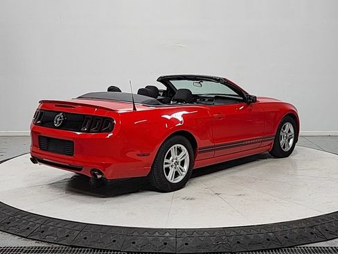 Used 2013 Ford Mustang Convertible RWD image 7