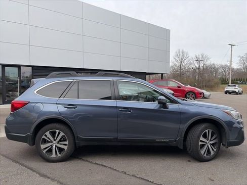 Used 2018 Subaru Outback 2.5i Limited image 2