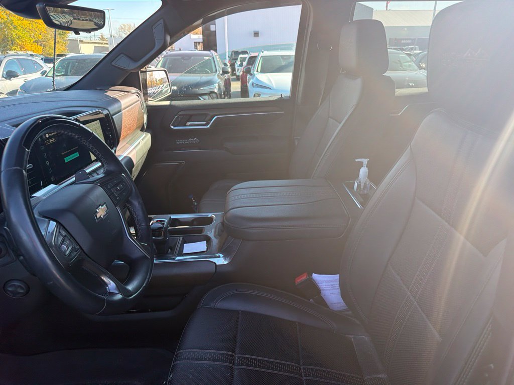 Used 2024 Chevrolet Silverado 1500 High Country AWD/4WD image 7