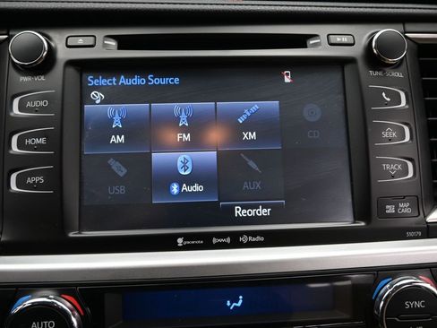 Used 2017 Toyota Highlander XLE image 29