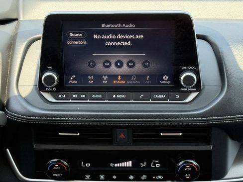 Used 2025 Nissan Rogue SV AWD/4WD image 16
