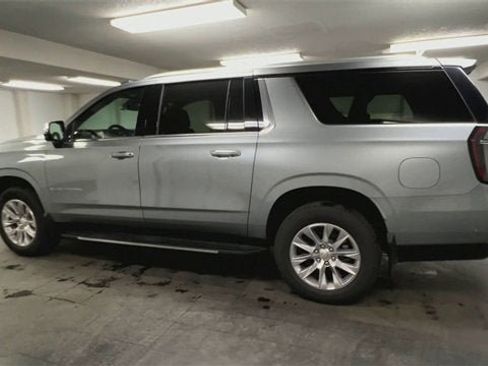 New 2025 Chevrolet Suburban Premier image 6