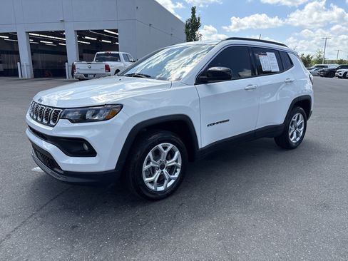 Certified 2025 Jeep Compass Latitude AWD/4WD image 5