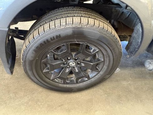 Used 2020 Nissan Frontier SV w/ Midnight Edition Floor Mats AWD/4WD image 12