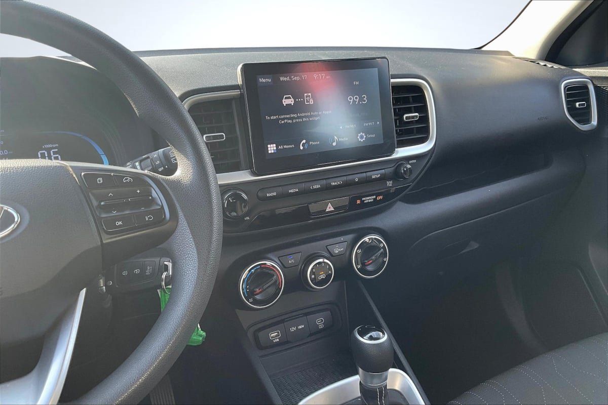 Used 2024 Hyundai Venue SE FWD image 6