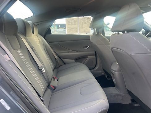 Used 2024 Hyundai Elantra SEL image 13