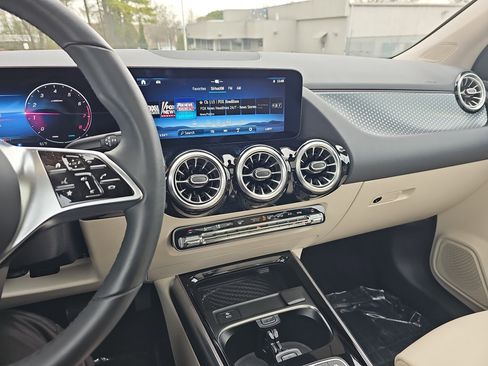 Certified 2025 Mercedes-Benz GLA 250 4MATIC image 21