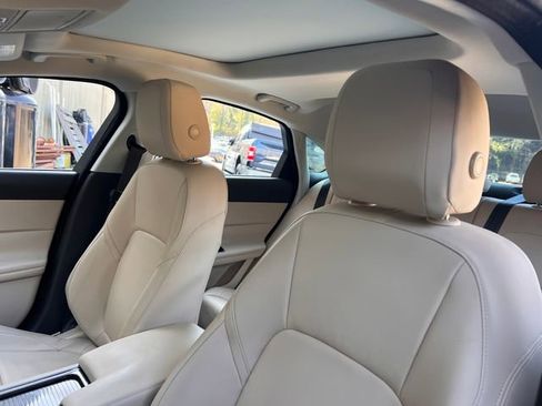 Used 2017 Jaguar XF Premium image 14