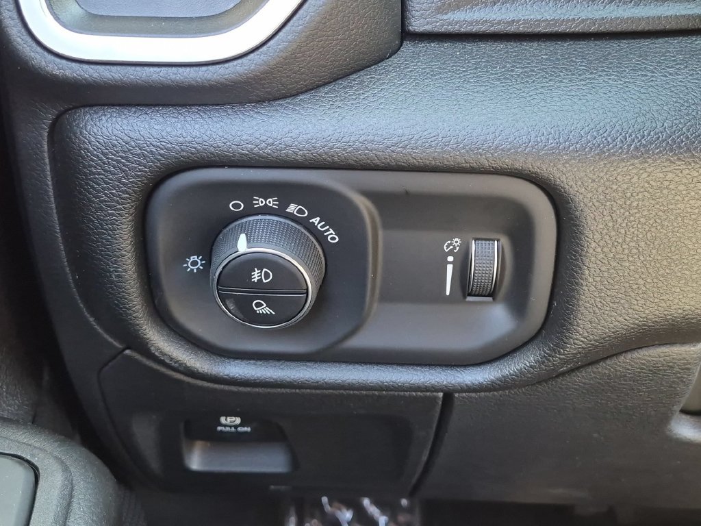 New 2026 RAM 1500 Express AWD/4WD image 18