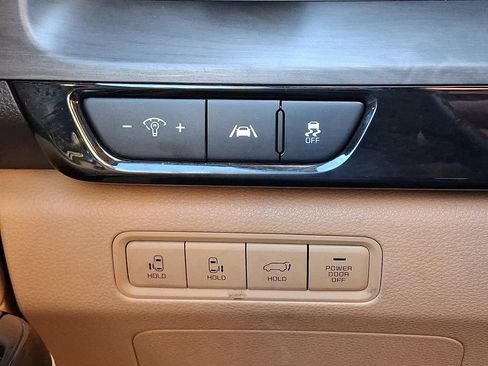 Used 2022 Kia Carnival EX FWD image 29