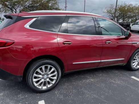 Used 2020 Buick Enclave Essence w/ Sound and Sites Package image 3