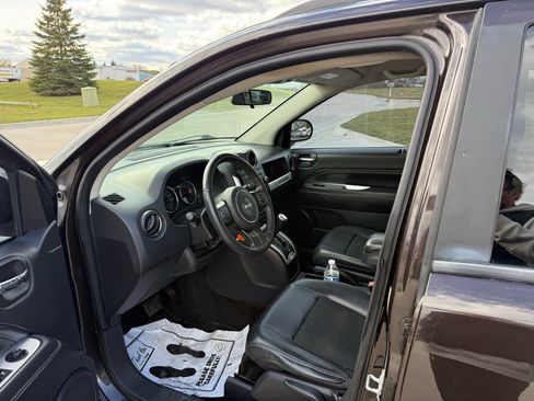 Used 2014 Jeep Compass Latitude image 8