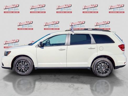 Used 2018 Dodge Journey SXT w/ Blacktop Package FWD image 2