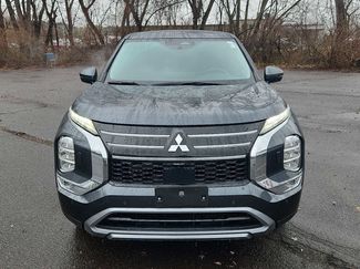 Used 2025 Mitsubishi Outlander SE video 2