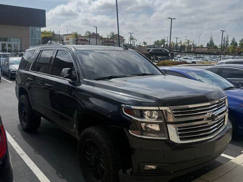 Used 2017 Chevrolet Tahoe LT w/ Luxury Package RWD image 2