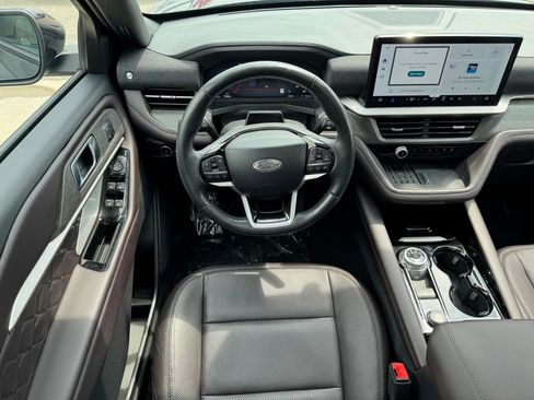Certified 2025 Ford Explorer Platinum w/ LUX Leather Package AWD/4WD image 12