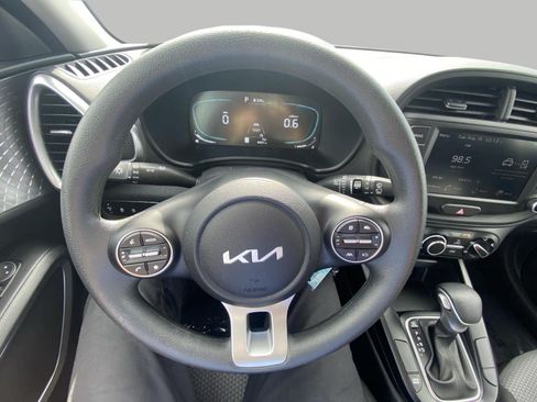 Used 2025 Kia Soul LX w/ LX Technology Package FWD image 16