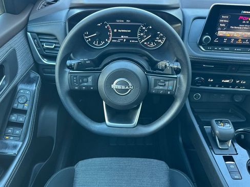 Used 2023 Nissan Rogue SV image 14