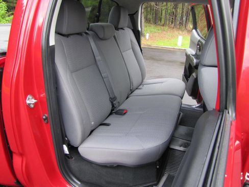 Used 2019 Toyota Tacoma 2WD Double Cab image 22