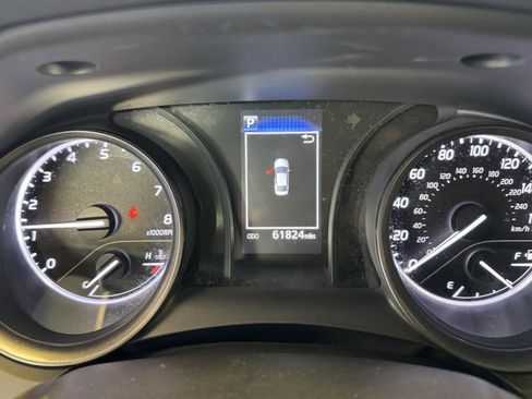 Used 2022 Toyota Camry SE FWD image 3