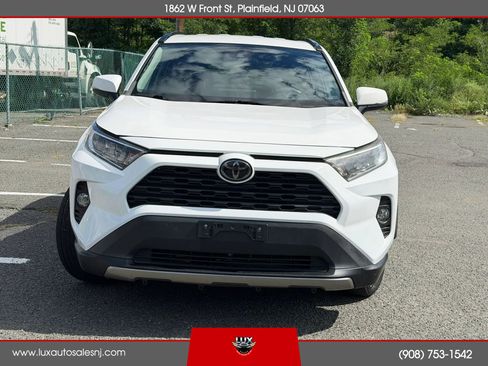 Used 2020 Toyota RAV4 XLE FWD image 2