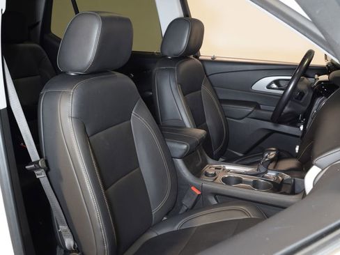 Used 2021 Chevrolet Traverse LT w/ LT Premium Package image 32