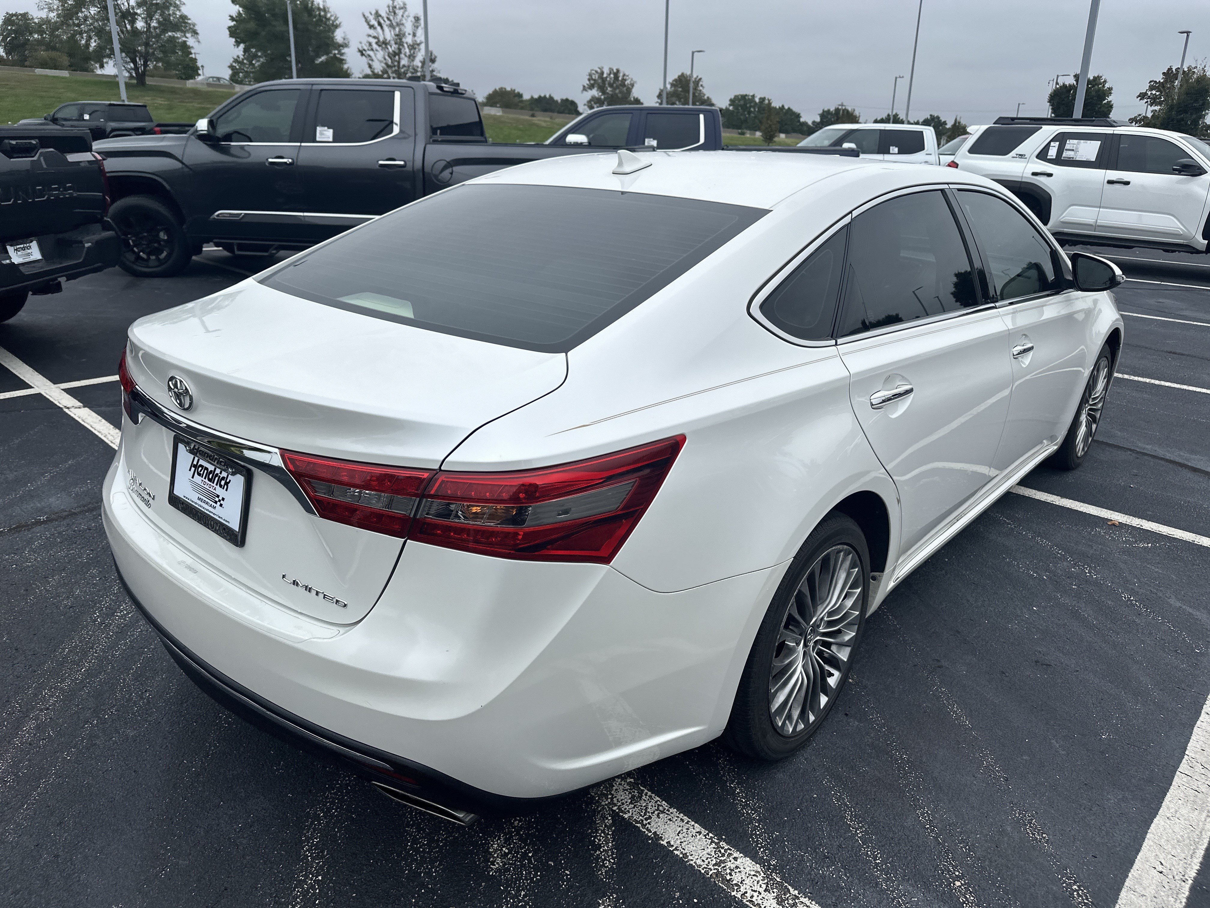 Used 2016 Toyota Avalon Limited FWD image 6