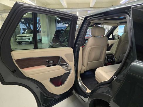 Used 2023 Land Rover Range Rover SE image 17