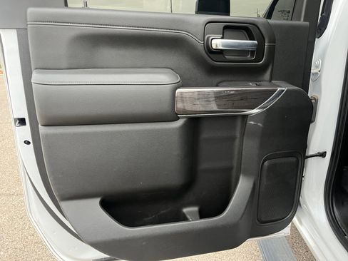 Used 2021 Chevrolet Silverado 2500 LTZ image 16