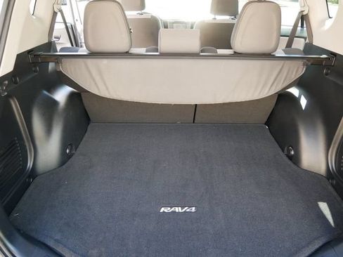 Used 2015 Toyota RAV4 LE AWD/4WD image 10