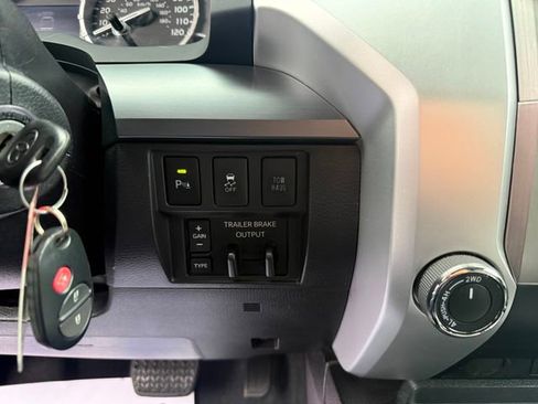Used 2016 Toyota Tundra Platinum image 18